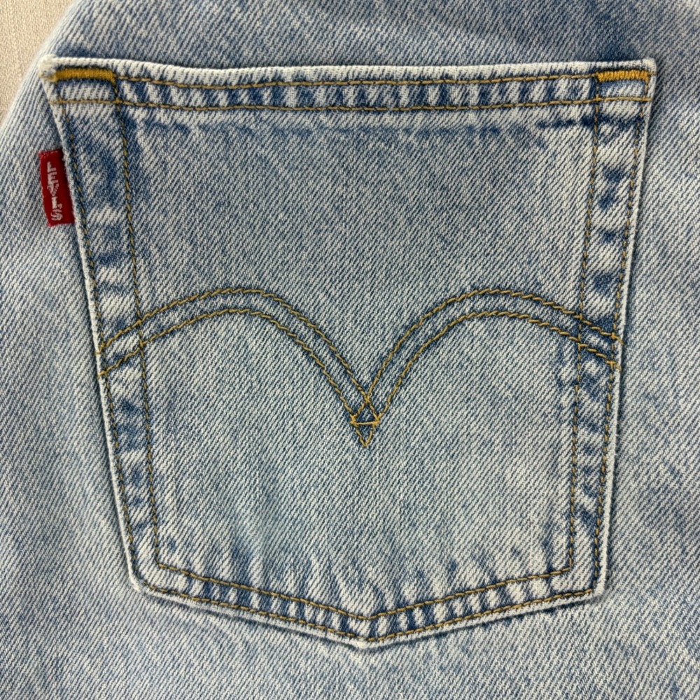 Levi's Premium Wedgie Straight Jeans Cotton Light Wash Size 26 Button Fly - Picture 4 of 13